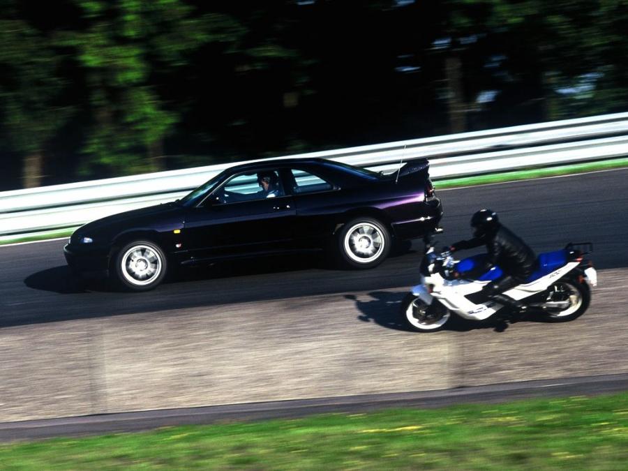  Nissan Skyline GT-R V-spec (BCNR33) 1995 года  (фото 2 из 16)